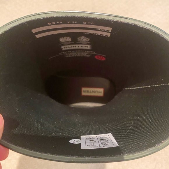 Hunter women’s original short gloss rain boots in dark olive, size 7 - Picture 7 of 11